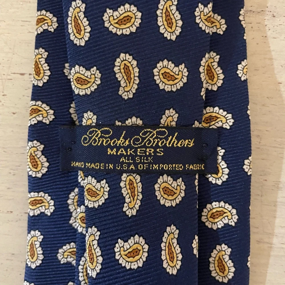 Brooks‎ Brothers MAKERS Hand Made in USA Paisley Print Silk Tie in Navy (Multi)